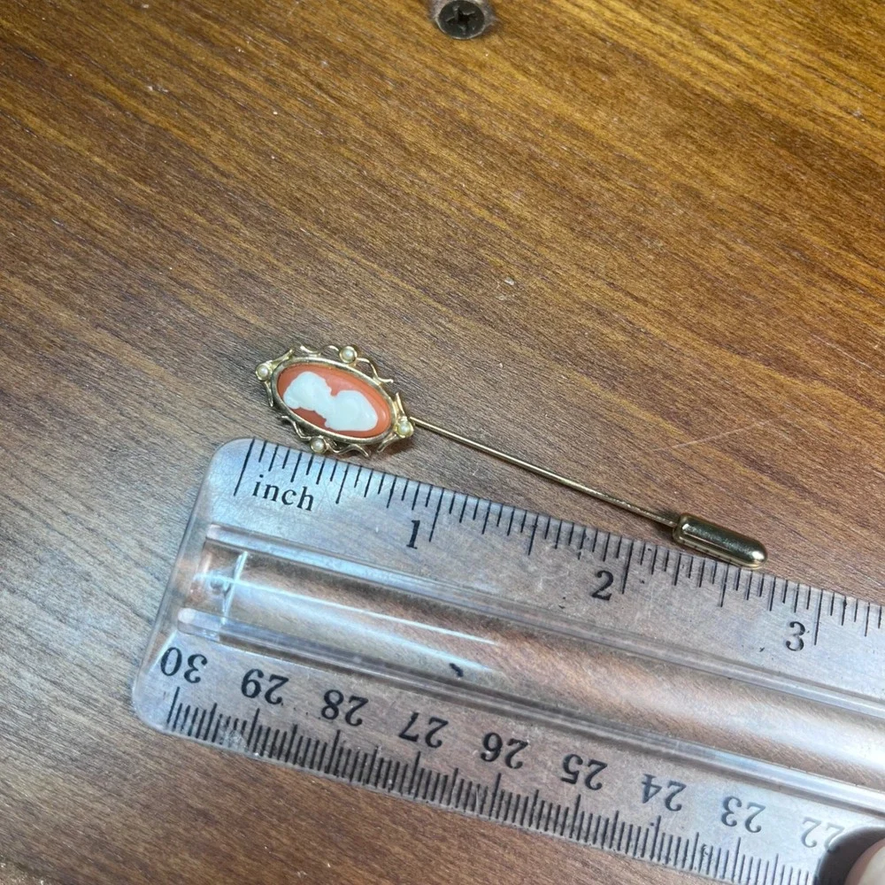 Vtg Avon Gold Tone Coral Faux Cameo Seed Pearl Stick Pin Lapel Scarf Accessory